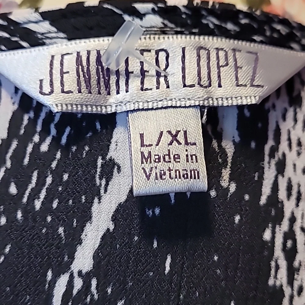 Jennifer Lopez top - Picture 4 of 5